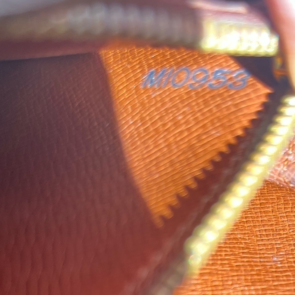 Louis VUITTON Vintage Monogram snap and zip Sarah Wallet - Picture 12 of 14